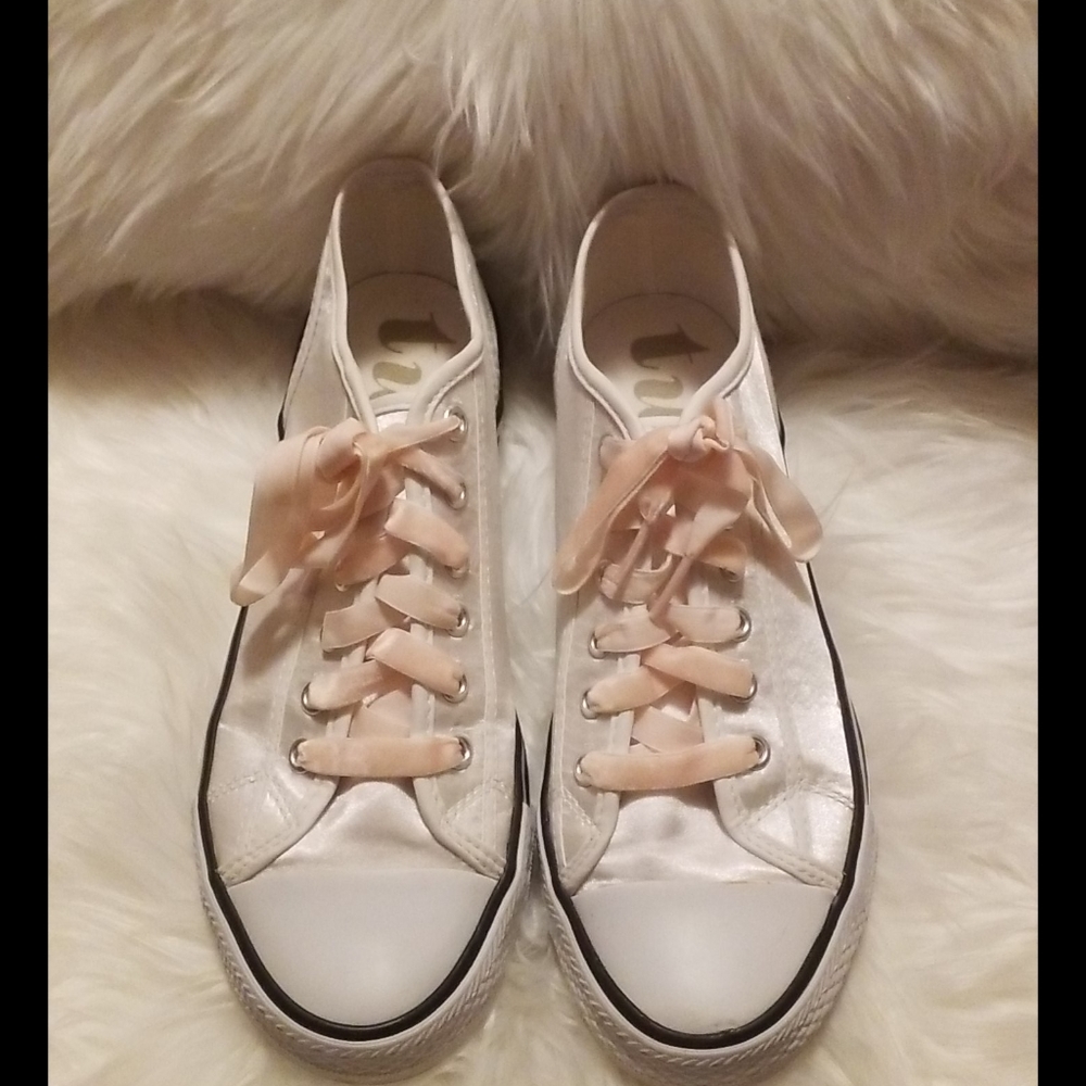 Twiggy sneakers